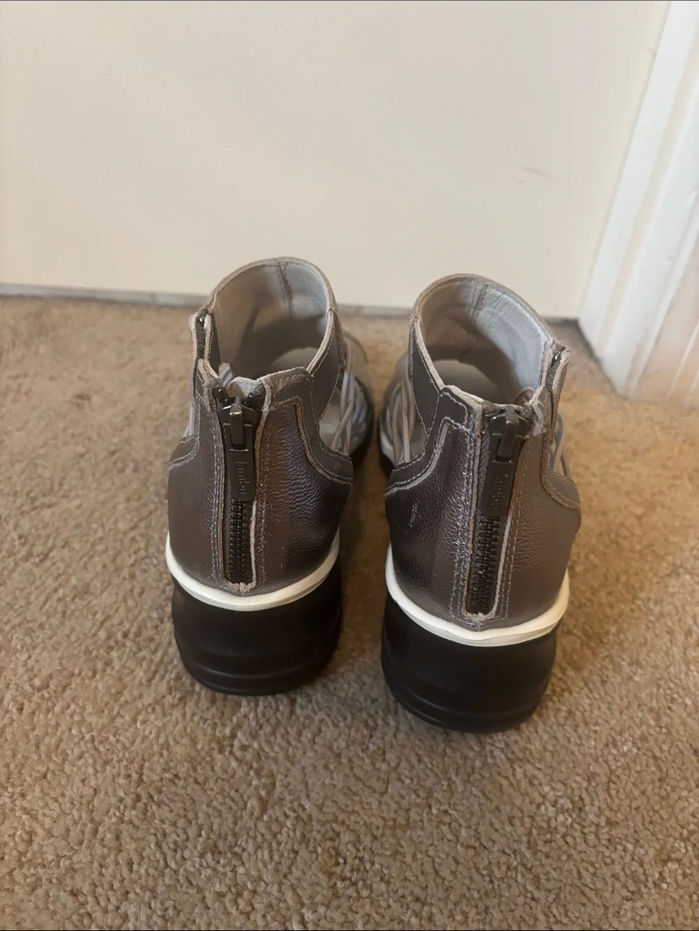 Jambu stylish gray